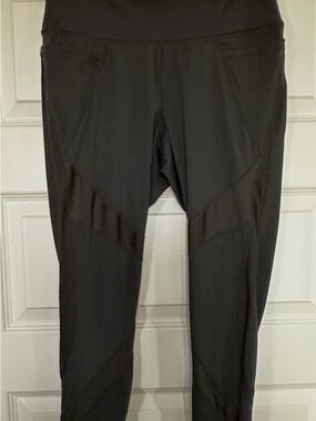 Cacique LIVI High-Rise Black Women's Performance Leggings with Mesh Panels